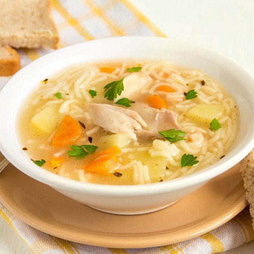 Sopa de fideos con pollo