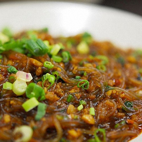 Hormigas suben al árbol