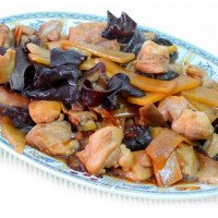 Pollo con bambú y setas chinas